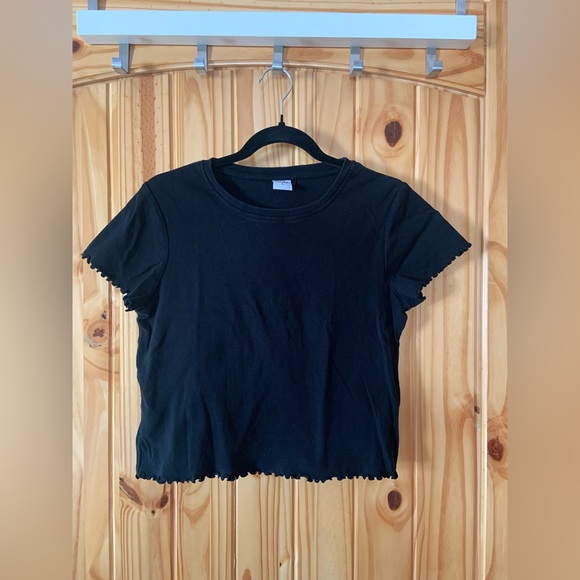 *Combo* 2 tees and bicycle shorts - Picture 3 of 6